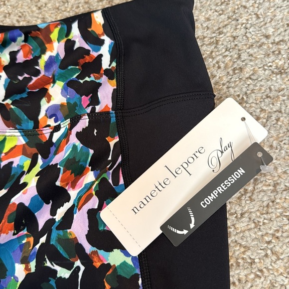 Nanette Lepore multicolor athletic compression 7/8 length legging,Medium NWT - Picture 4 of 7